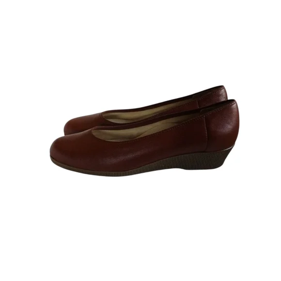 Softspots Women's Vintage Burgundy Leather Loafers - Picture 7 of 14